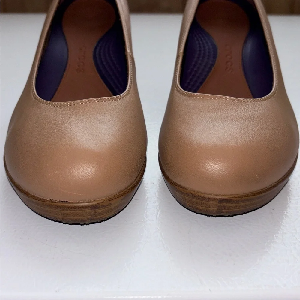 Crocs Tan Brown Wedge Dress Shoes Slip On Comfort Platform 3” Heel Women Size 8 - Picture 9 of 11